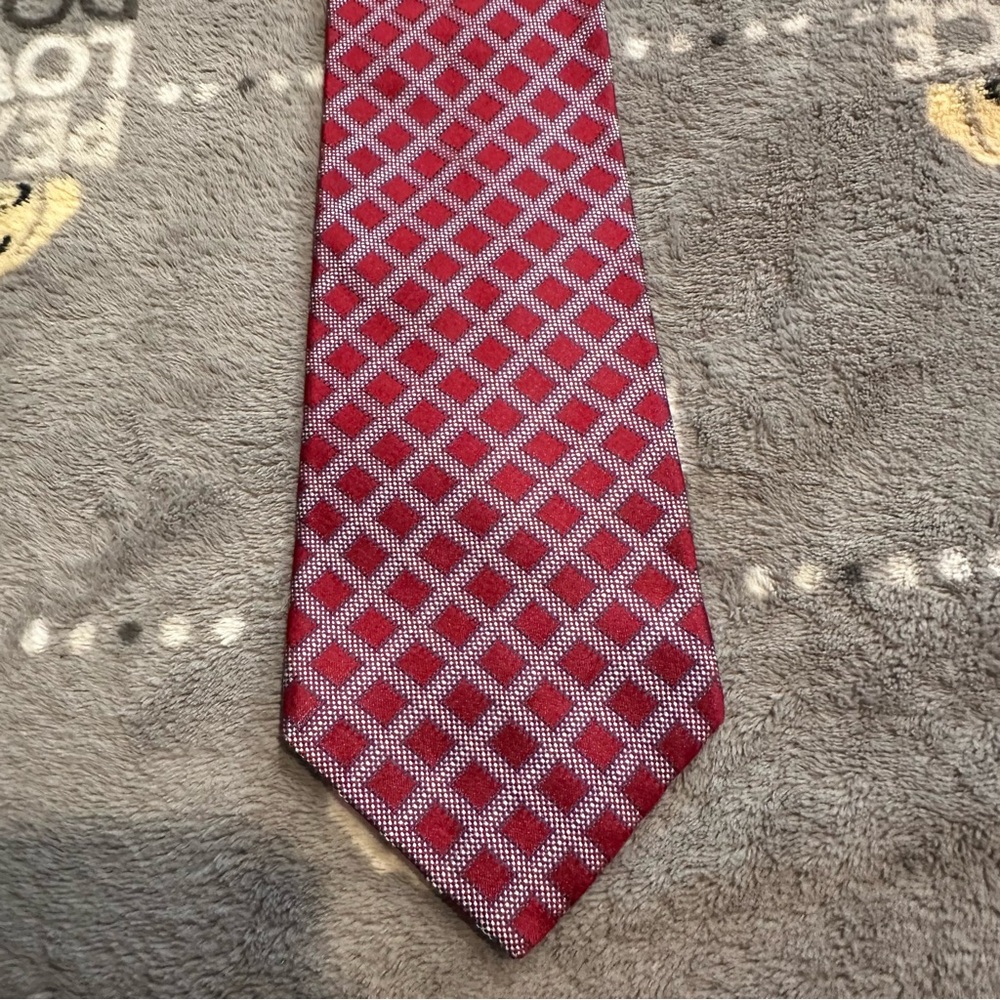 Tommy Hilfiger 100% Silk Printed Tie Diamond Pattern